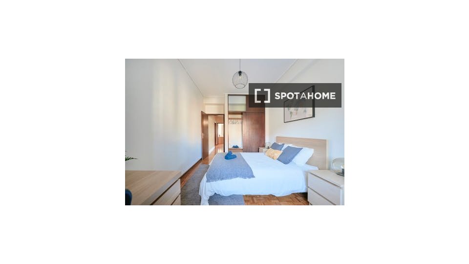 Double room Lisbon, 5 beds — photo 8