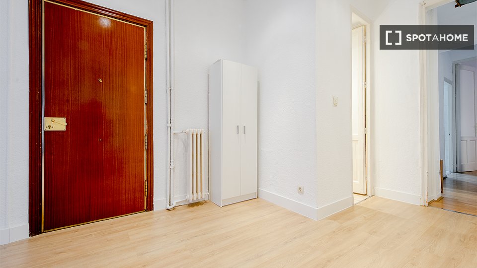 Double room Madrid, 8 beds, 200m² — photo 22