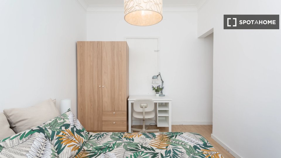Double room Lisbon, 5 beds — photo 19