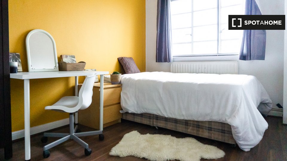 Double room London, 3 beds — photo 12