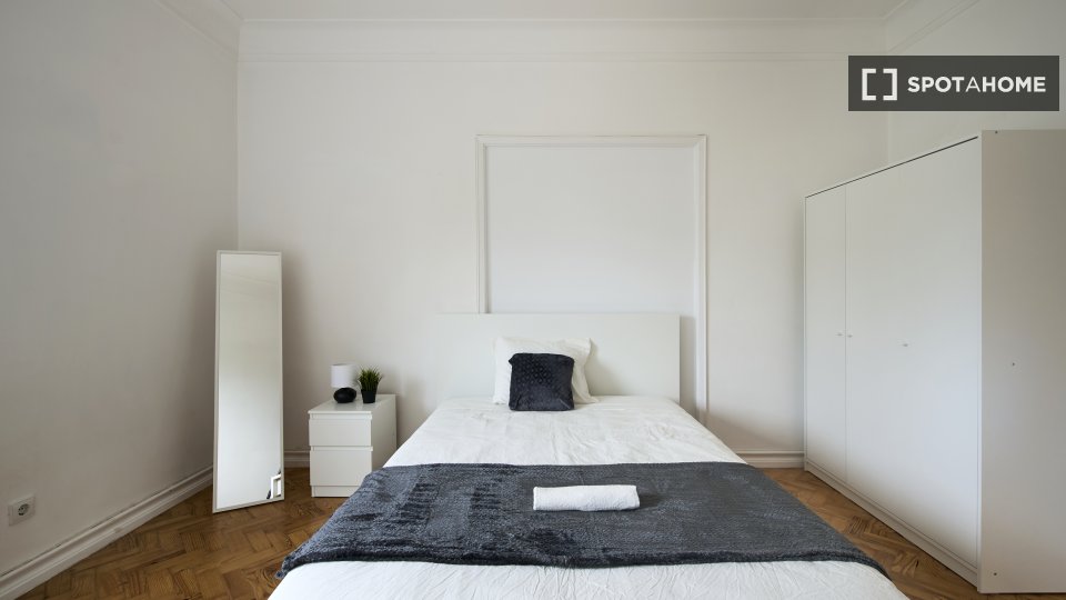 Double room Lisbon, 9 beds — photo 21