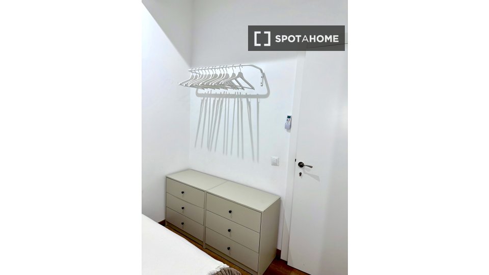 Double room Barcelona, 5 beds — photo 48