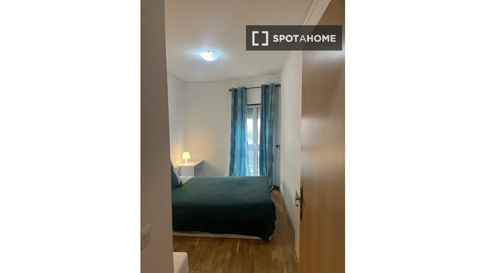Double room Lisbon, 3 beds, 95m² — photo 17
