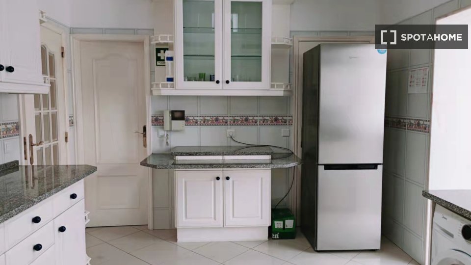 Apartment Lisbon, 5 beds — photo 18