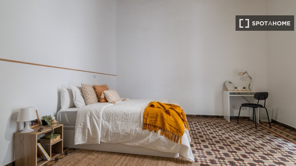 Double room Barcelona, 6 beds, 95m² — photo 15