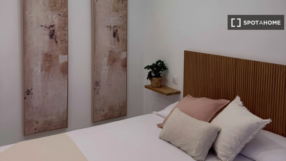 Double room Madrid, 4 beds, 140m² — photo 13
