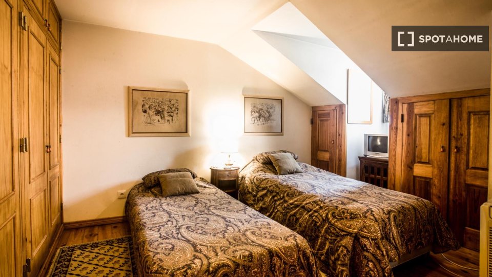 Double room Lisbon, 3 beds, 200m² — photo 3