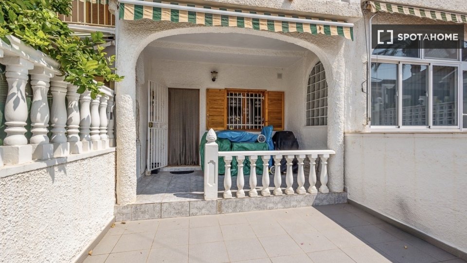 Apartment Alicante, 2 beds, 70m² — photo 17