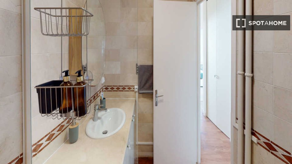 Double room Paris, 4 beds, 80m² — photo 8
