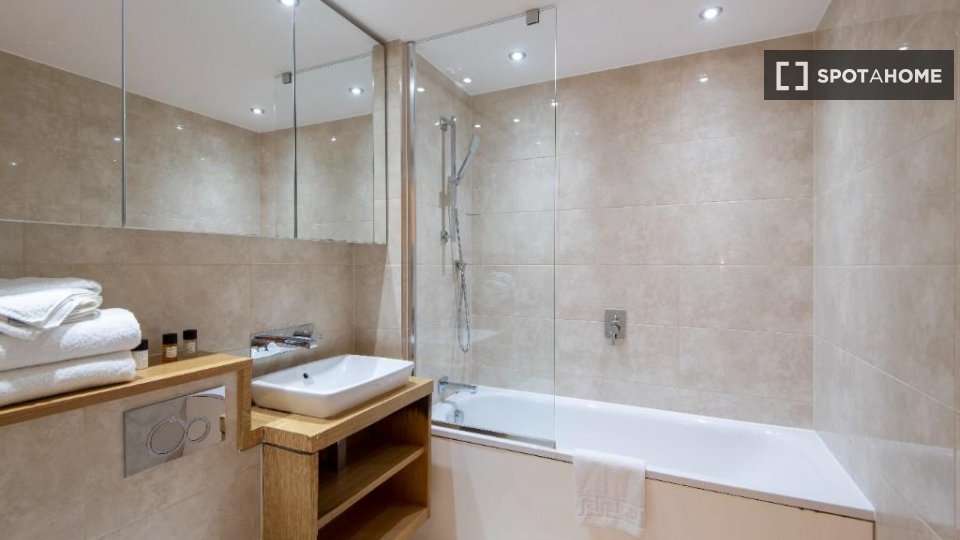 Apartment London, 2 beds — photo 13
