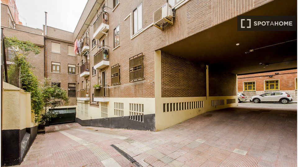 Double room Madrid, 5 beds, 110m² — photo 15