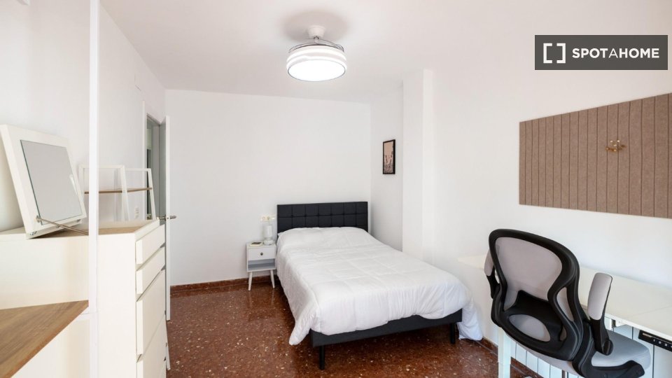 Double room Granada, 5 beds, 150m² — photo 8