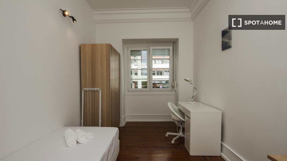 Double room Lisbon, 9 beds — photo 18