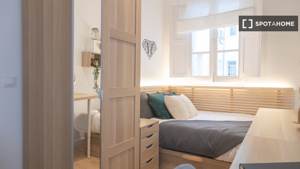 Double room Madrid, 5 beds — photo 17