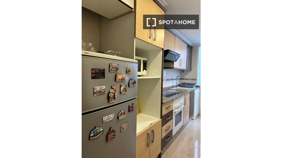 Double room Valencia, 3 beds, 80m² — photo 12