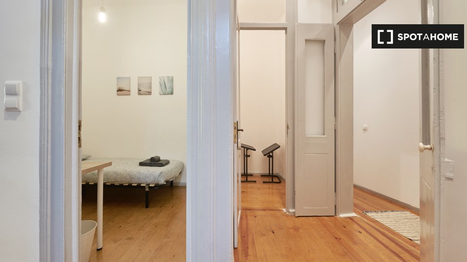 Double room Lisbon, 4 beds — photo 13