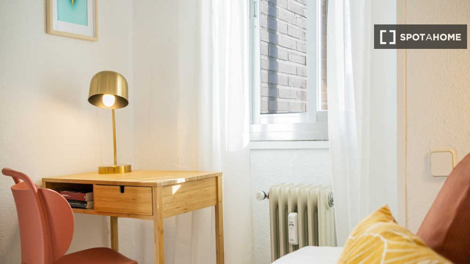 Double room Madrid, 16 beds — photo 44