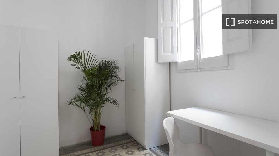 Double room Barcelona, 5 beds, 100m² — photo 12
