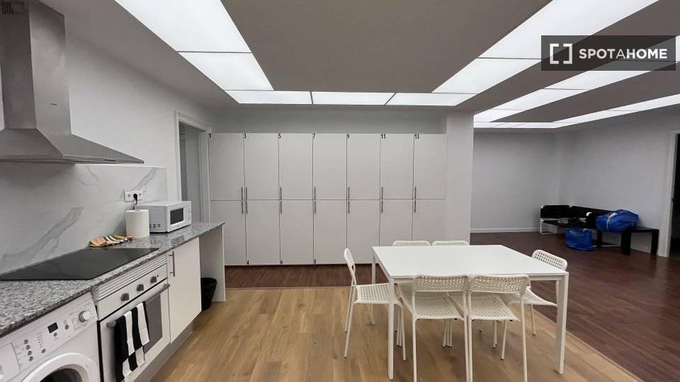 Double room Barcelona, 13 beds, 290m² — photo 16