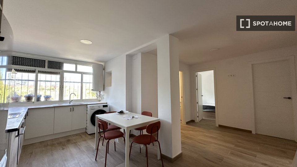 Double room Valencia, 4 beds, 74m² — photo 42