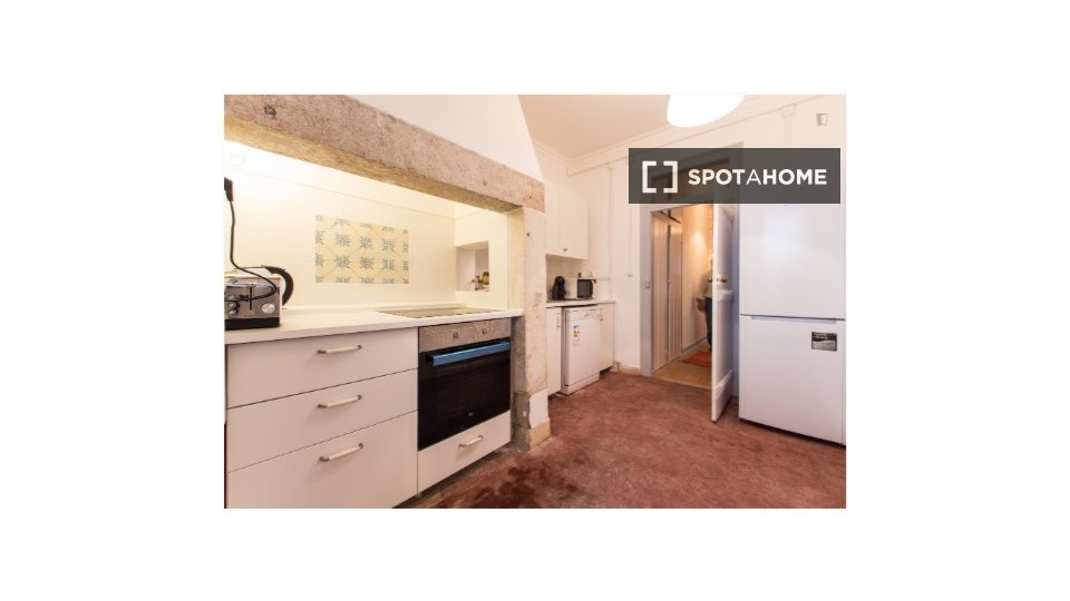 Double room Lisbon, 3 beds, 70m² — photo 5