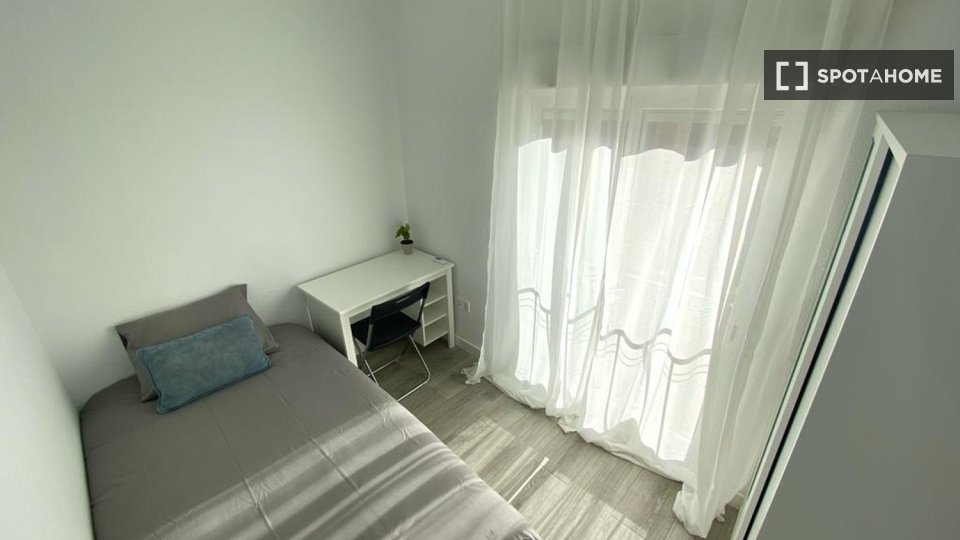 Double room Madrid, 4 beds — photo 12