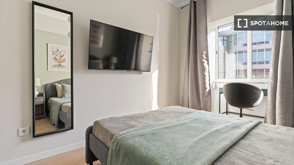 Double room Lisbon, 6 beds — photo 12