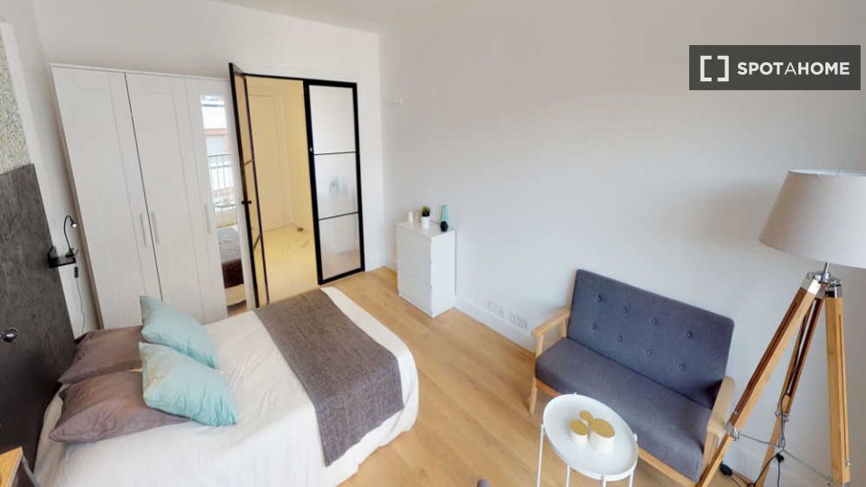 Double room Paris, 5 beds, 110m² — photo 8
