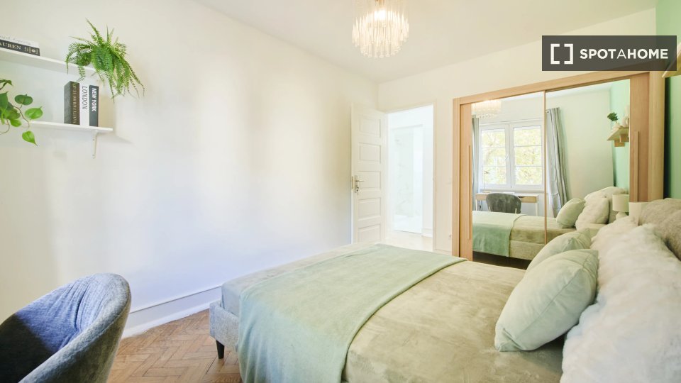 Double room Lisbon, 6 beds — photo 13