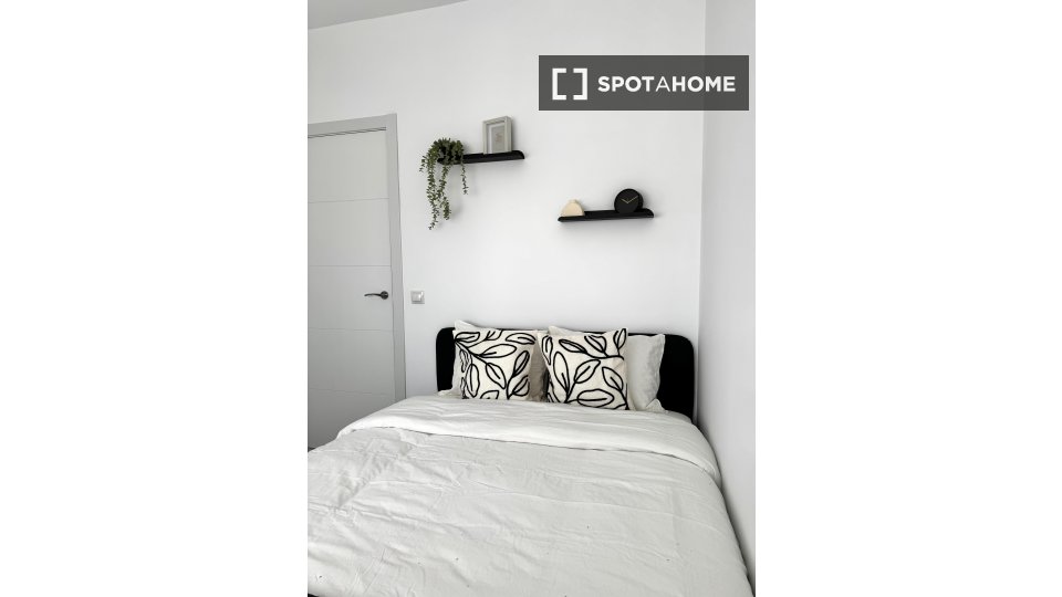 Double room Madrid, 7 beds — photo 15