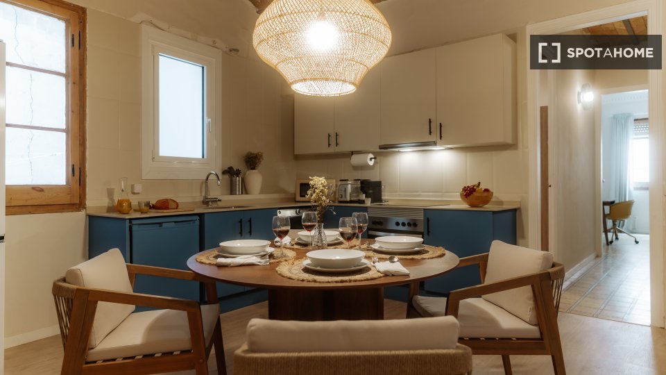 Double room Barcelona, 3 beds, 90m² — photo 17