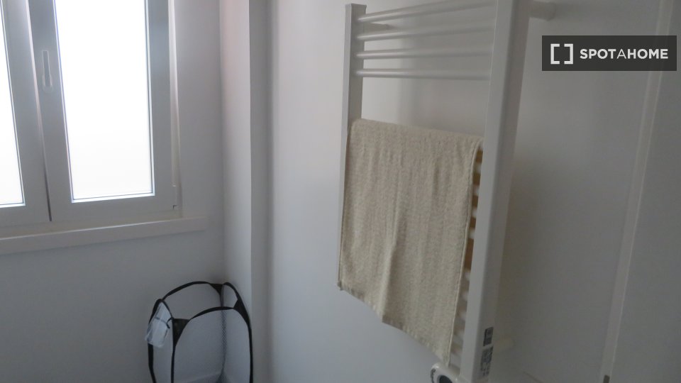 Double room Lisbon, 5 beds, 130m² — photo 11