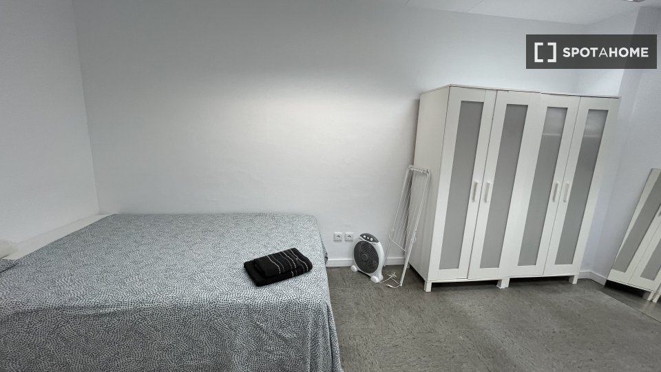 Double room Barcelona, 13 beds, 290m² — photo 18