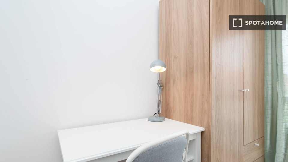 Double room Lisbon, 5 beds — photo 12