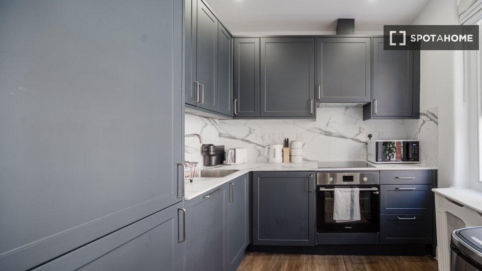 Apartment London, 2 beds, 44m² — photo 26