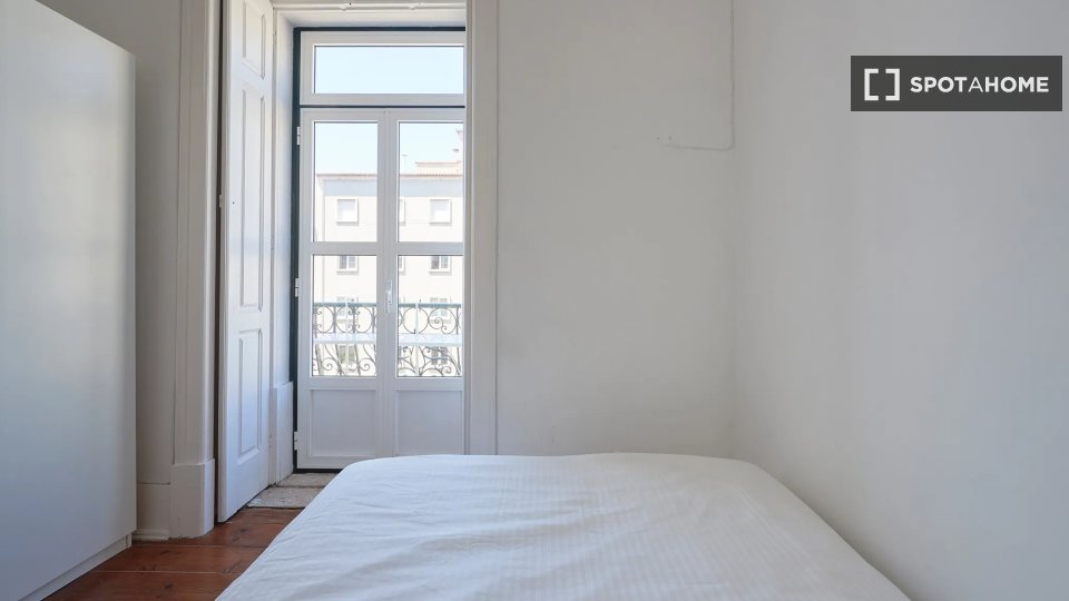Double room Lisbon, 6 beds — photo 13