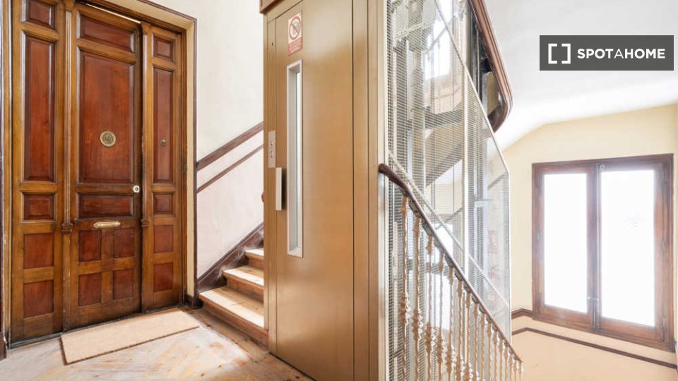 Double room Madrid, 7 beds, 260m² — photo 28