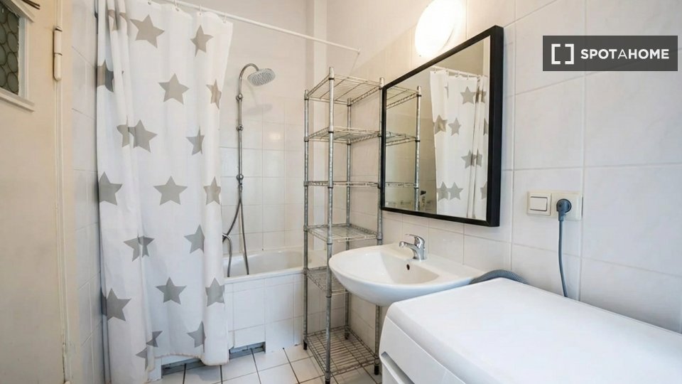 Double room Berlin, 6 beds, 132m² — photo 11