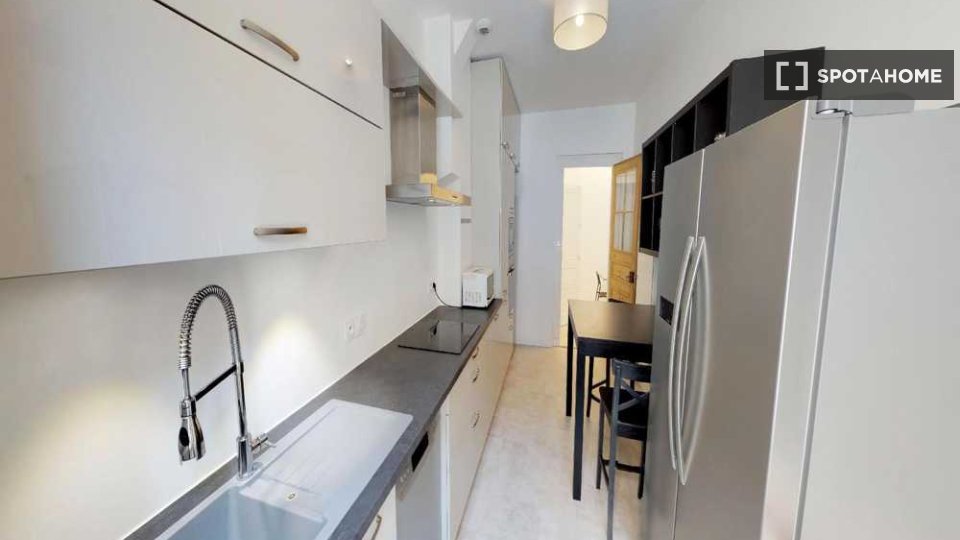 Double room Lyon, 5 beds, 130m² — photo 1
