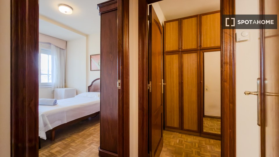 Apartment Barcelona, 4 beds, 80m² — photo 18