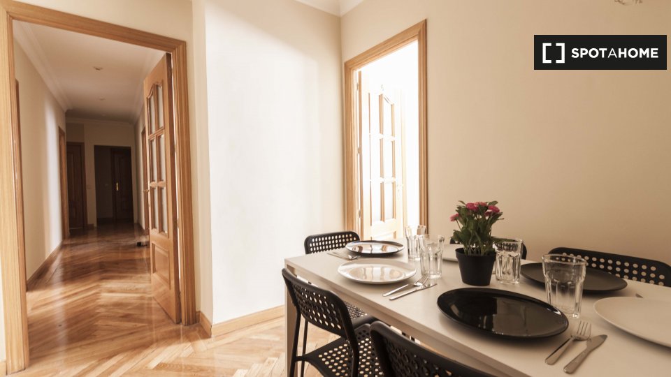 Double room Madrid, 6 beds, 140m² — photo 17