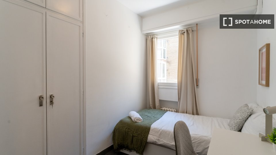 Double room Madrid, 7 beds — photo 20