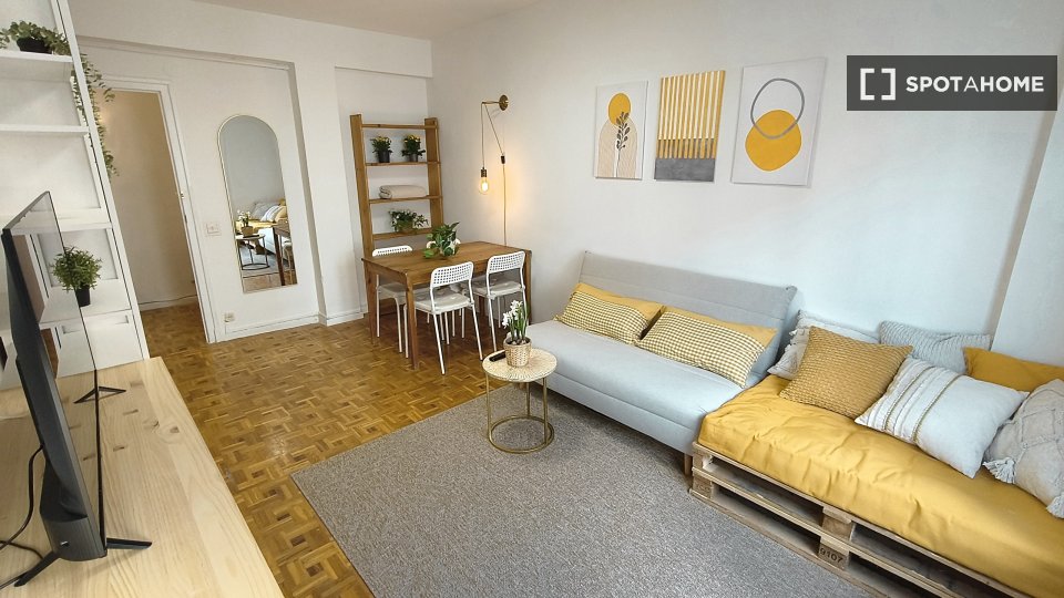 Double room Pamplona, 5 beds, 124m² — photo 3