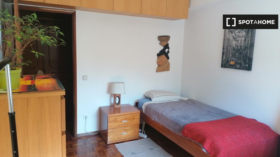Double room Lisbon, 3 beds, 120m² — photo 7