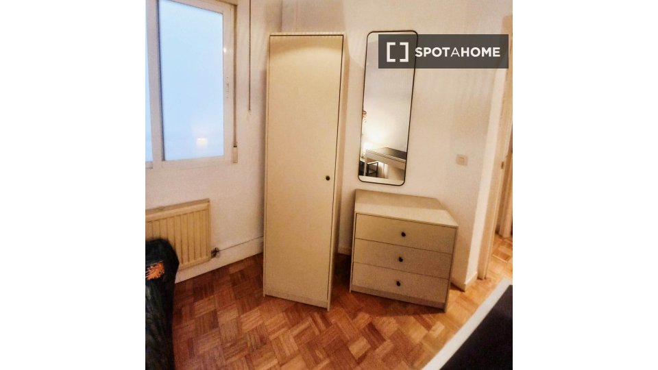 Double room Madrid, 5 beds — photo 16