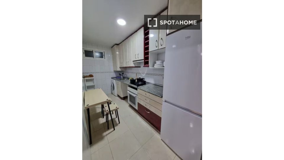 Double room Madrid, 3 beds, 80m² — photo 3