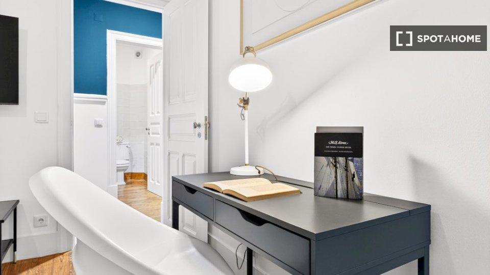 Double room Lisbon, 5 beds — photo 1