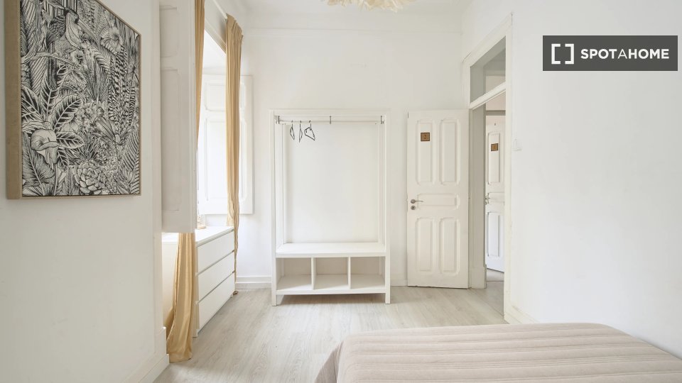 Double room Lisbon, 4 beds — photo 13