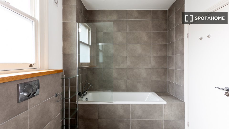 Apartment London, 2 beds — photo 18