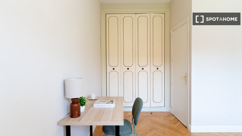 Double room Madrid, 5 beds — photo 2